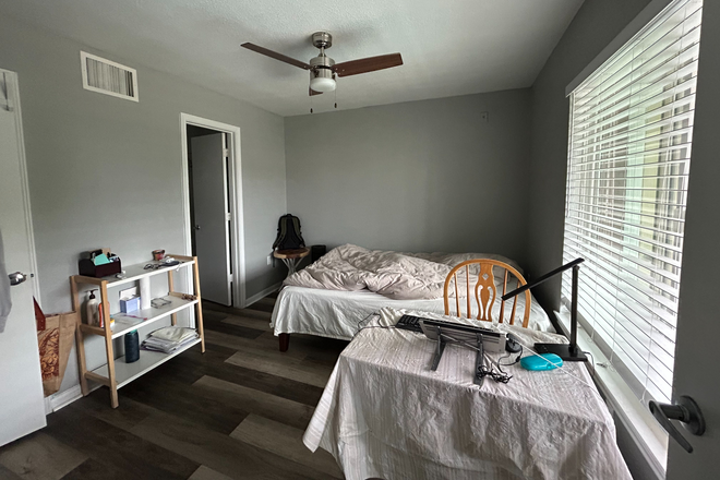 Bed, table set, a bathroom and a walk-in closet. Move-in friendly. - 1b1b on 31 bus route