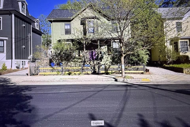 61 Putnam St. - Putnam St. Apartment,  Close to MIT, Harvard and Tufts, walk, bike, or the T.