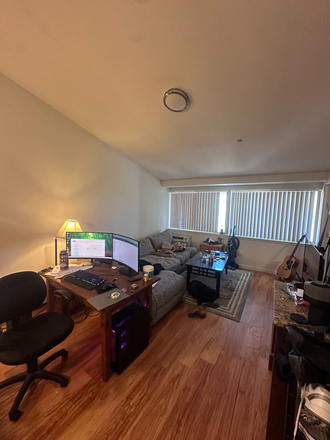 living room - View House Apartment, 2 bedrooms, 1 bath, 5 minute walk to pearl street, 15 minutes to campus