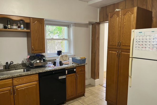 Newly Renovated Kitchen - Amazing 5BR/2.5Ba Brighton Duplex - Steps to Commonwealth Ave & T Apartments