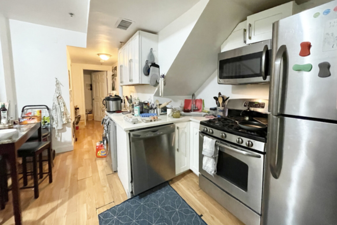 kitchen - RENOVATED 3 BED / 3 BATH W/ LAUNDRY IN UNIT NEXT TO CAMPUS!! AVAIL. 9/1/26!!! Apartments
