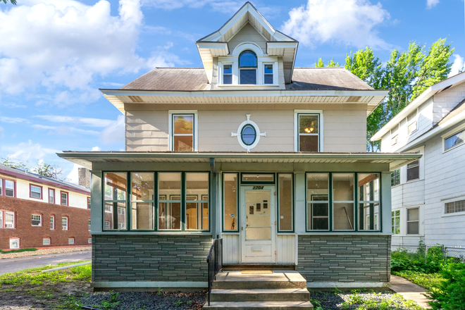 Front of House - UST - 7 Bedroom House for June 2026