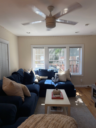 Main living room - Harbor House