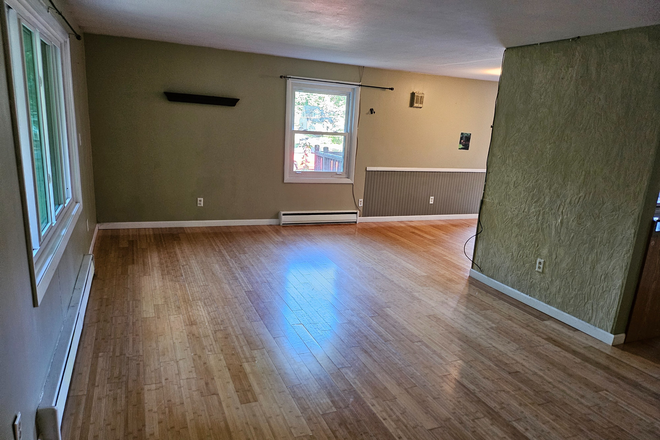 Living room - Great place for family, 15 minutes from campus Apartments