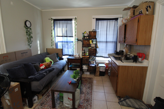 1 - 2-room studio apartment neat the T.