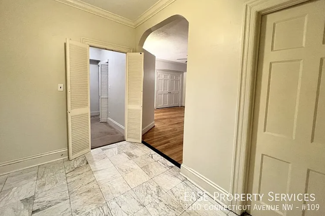 Entry way / mud room with coat closet - A Gem: Master + Guest Rm + Office | 2 Full Baths | Staffed Lobby | Free Laundry Condo