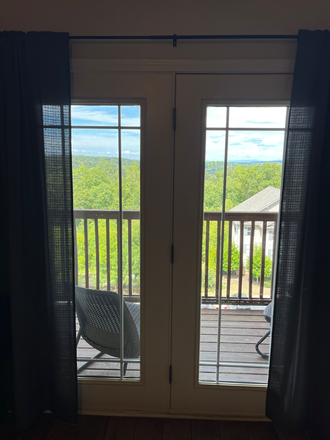 Porch view - 3 bedroom, 3 bathroom apartment close to campus and Lake Hartwell