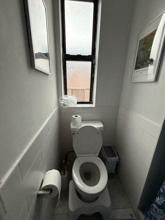 toilet - Sunny 3 Bedroom Apartment in Soho