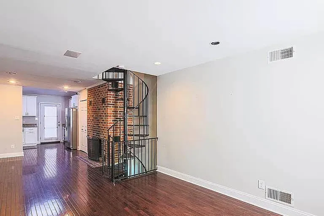 Dining Room - Modern Barre Circle Townhouse for Rent