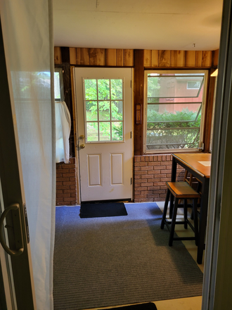 Porch room, available Aug 20-Oct 15 - Quiet Neighborhood In Old Greenbelt House