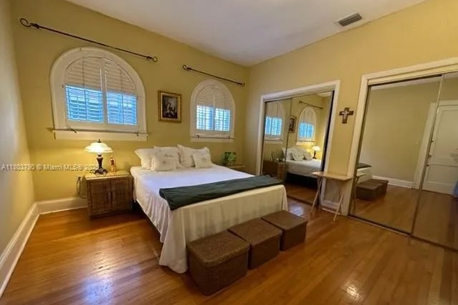 master bed - Historical Property  in coral gables near main highways and golf courses House