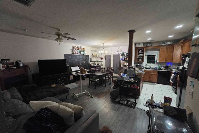 Living Room - Orchards Townhouse Spring Semester (Sublet)