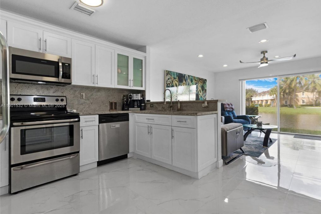 Kitchen - Waterfront townhome 3/3 serenity in Miramar