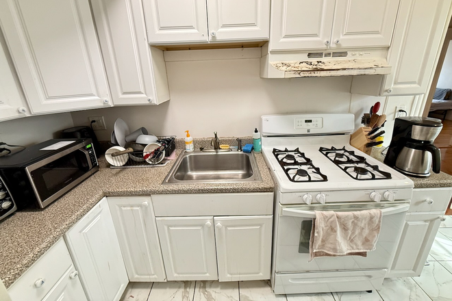 Kitchen - 2nd Floor 3 Bed 10 Minutes from Campus!!