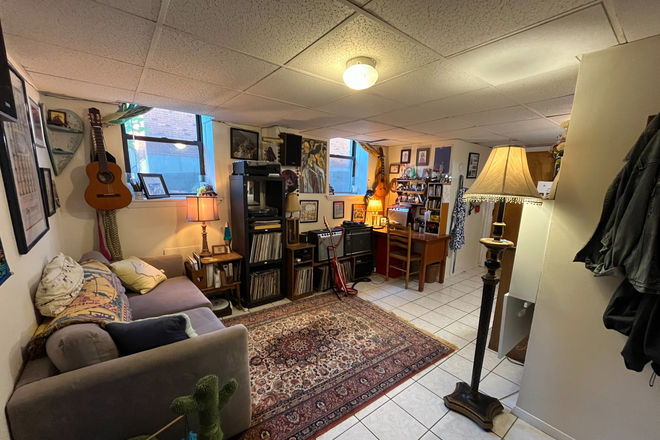 living room - Spacious One Bed in Coolidge Corner