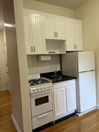 Kitchen - Charming studio in prime Chelsea location Apartments