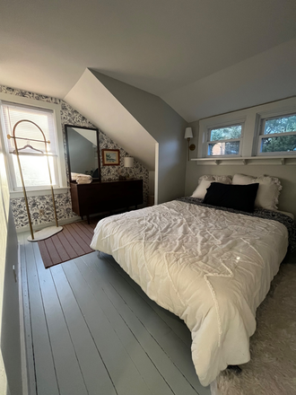 Bedroom - 2 bedroom cottage located a short drive from campus (7 miles away), fully furnished Duplex