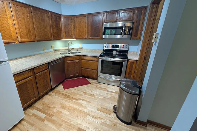 kitchen - Summer Only: Fully furnished 2b/2b condo w/ underground parking