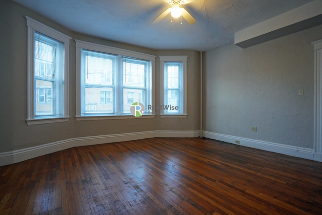 1 - AVAIL NOW-Awesome Allston 1 bed! Tons of space! Cat ok, No Broker Fee Apartments