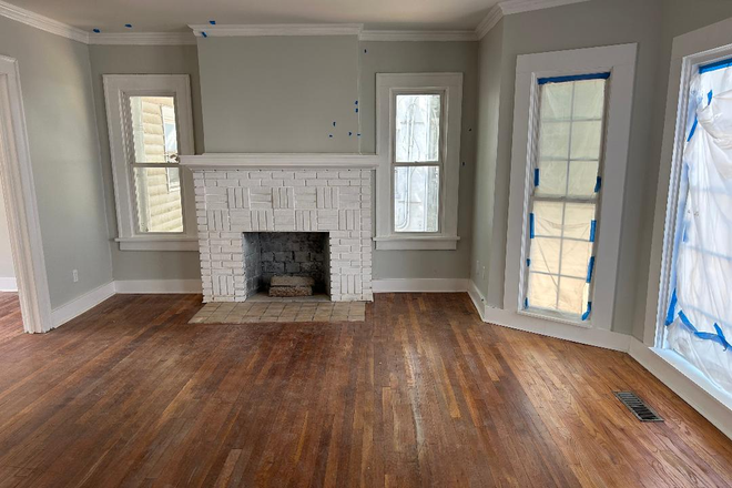 Living room - Walk to Emory! new renovation, Utilities included! Available Dec 1 Apartments