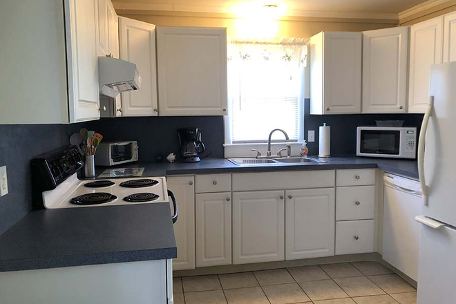 Kitchen - 33 Durkin Drive - Scarborough Beach House