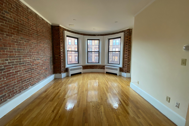 . - Sunny 1Bed on Marlborough Street, landlord paying broker fee =) Apartments