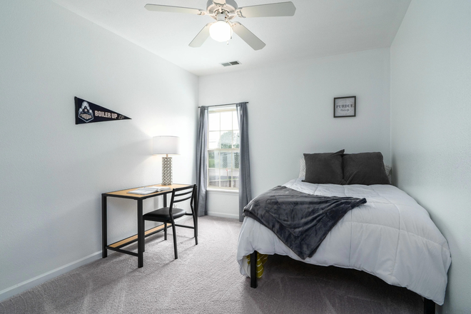 Bedroom - Station 21 "SPRING SEMESTER" January 1 - July 1 Apartments