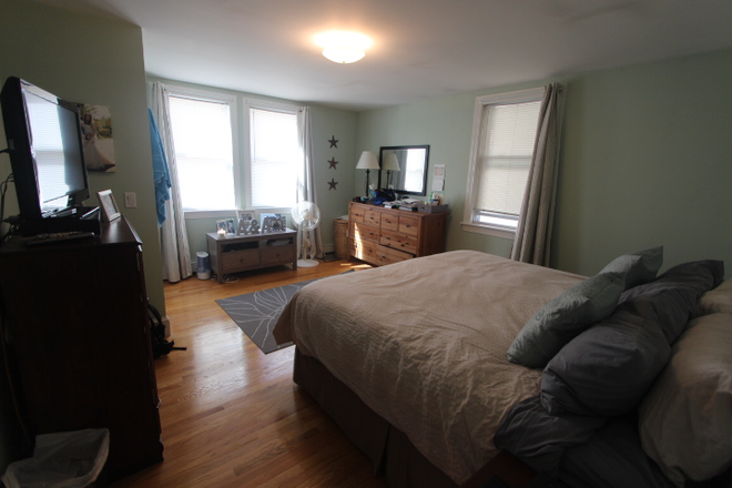 1 - Updated 2 Bed with Basement in Porter Square