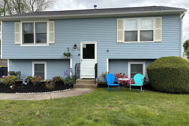 front of house - 51 Fairway Drive Narragansett, walk to beach, Bonnet Shores!