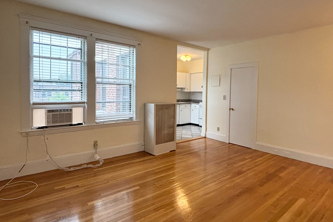 living room - Sunny Brighton 2 bed with a deck and pool - NO FEE! For 9/1 Apartments