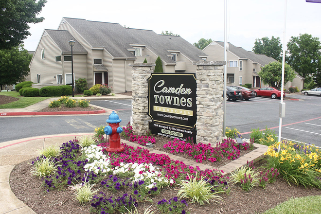 community - Camden Townes - 3 bedrooms left for rent! Furnished and right by StarBucks!
