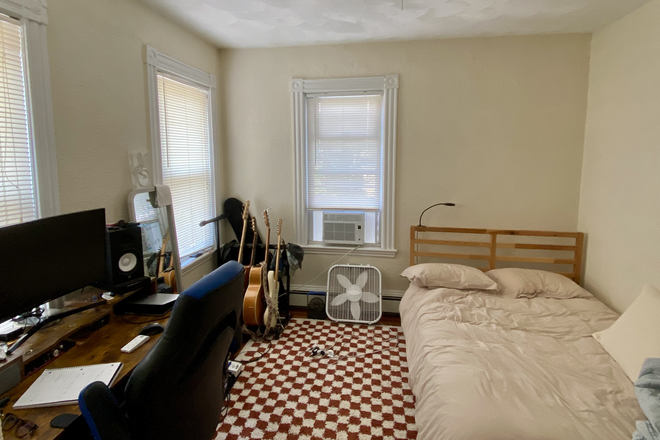 Bedroom - Cambridge Apartment (2 bed 1 bath)