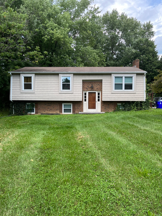 Front yard - Summit Drive House