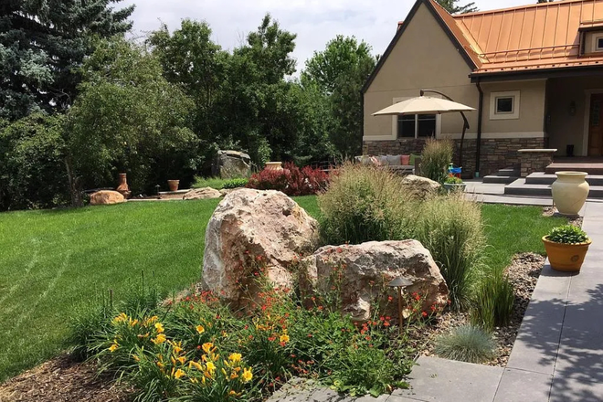 Entrance outdoor space - Room in 5,600 sq ft House Across From Chautauqua