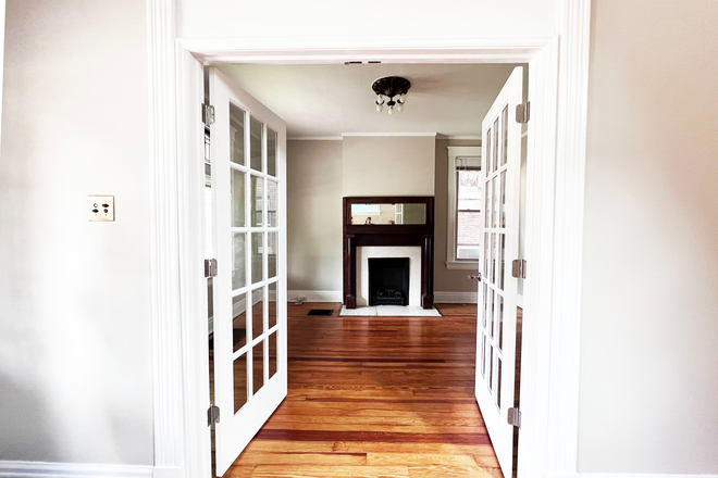 Room #1 - 1ST FLR - ROOMS FOR RENT. 5BD/2BA house (Furnished or Unfurnished Option) in Gaslight Clifton. PHD/Grad