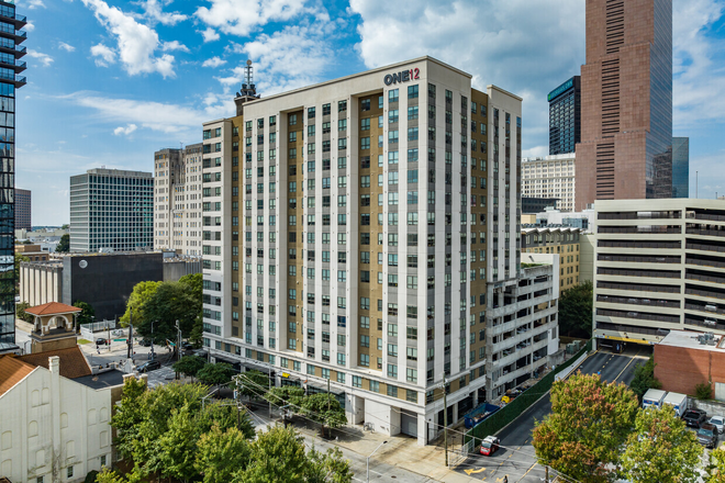 Outside - One12 Courtland Student Apartments