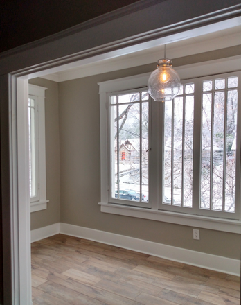 Sunny nook with large windows—perfect for study or coffee breaks. Midtown Memphis duplex ideal for med students or professionals. - Midtown 3BR/2BA – PRIVATE Off-Street PARKING! Bright, Spacious, Great Location! Available now! Duplex