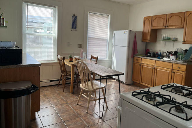 kitchen - Sunny room near Inman Square Apartments