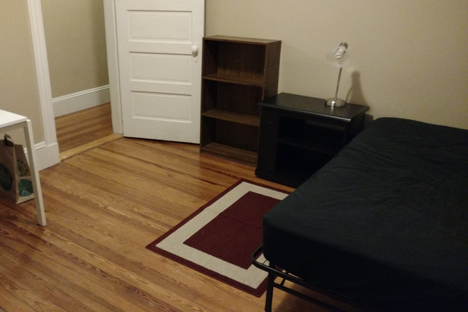 Bedroom - Furnished Room near HARVARD UNIVERSITY and MIT/KENDALL
