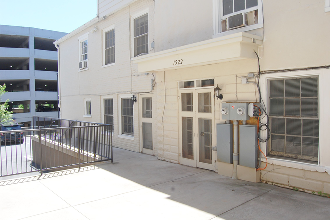 Front Photo - 1522-B Virginia Ave.