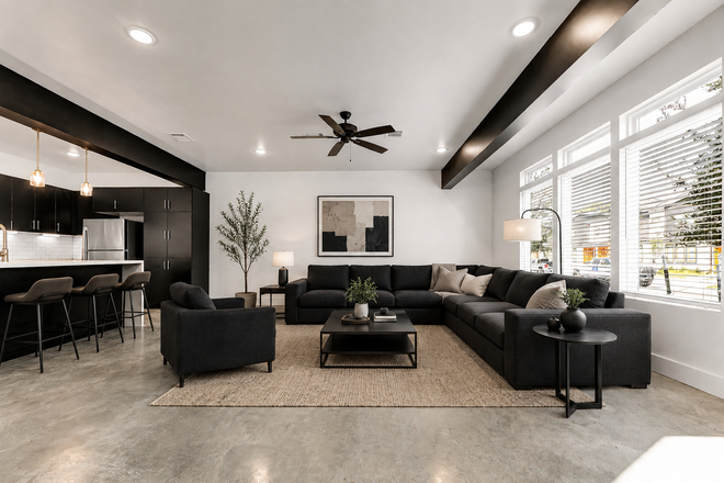 Living Room - 3 Bed/3.5 Bath Luxury Modern Townhome Close to Campus (On Bus Route)