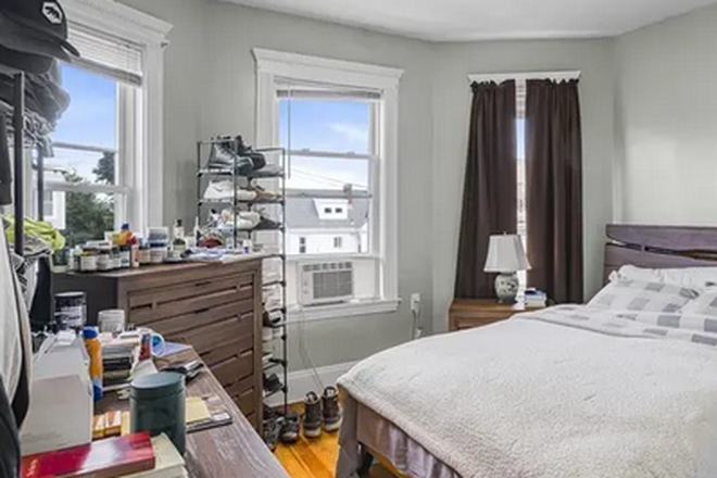 Bedroom - Private Bedroom in 4 Bedroom Apartment, $975 Rent