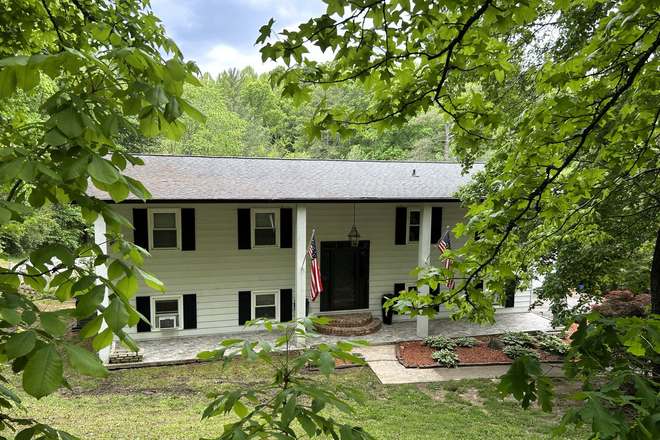 Photo - Charming Split-Level Home with Spacious Yard & Modern Updates – Ideal Location!