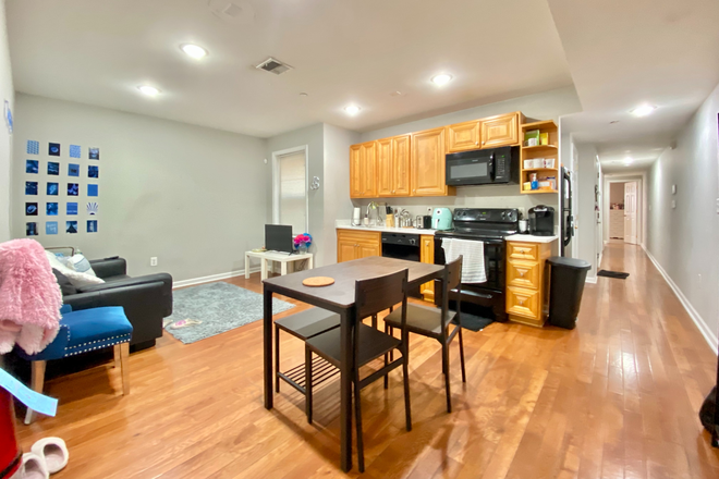 Living room - 2019 N 17th St. Apartments Unit C