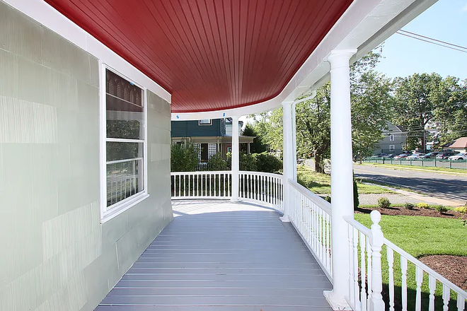 Front Porch - Fully Updated Home with Off-Street Parking & Laundry – Steps from UConn Law