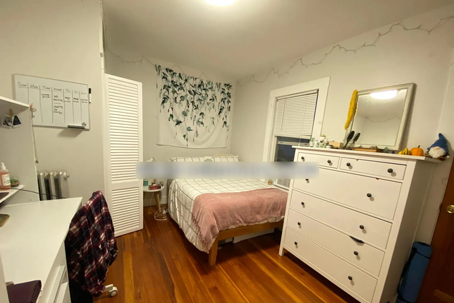 - - Close to Campus!! Spacious 5 bed 1 bath w/ Laundry in Building Apartments