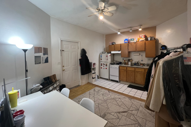 1 - 1 bed on Burbank with heat/hot water included