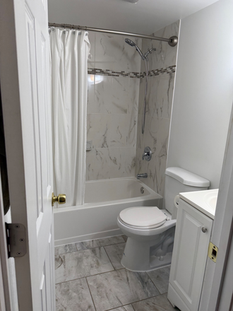 Bathroom1 - 7-minute walk to Metro Station - Student-Friendly! Duplex