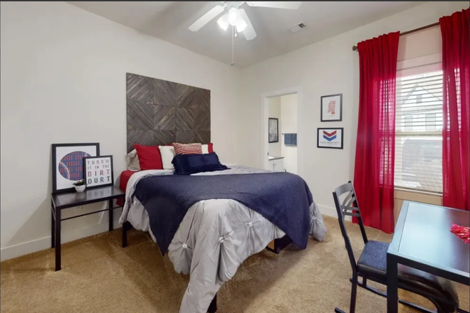 Bedroom - Redpoint Oxford Apartments