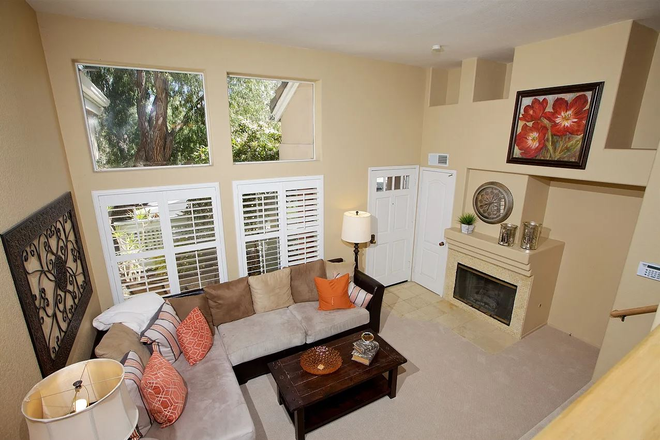 Living Room - Spacious 2BR/2BA Condo in Carmel Valley – Ideal for UCSD Faculty or Graduate Students
